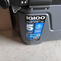 Igloo MaxCool 110qt Cooler