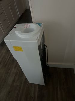 WATER DISPENSER