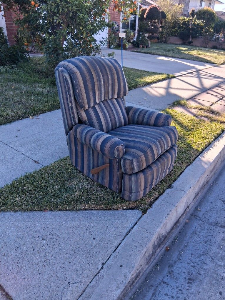 Free Recliner - Cypress