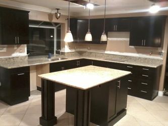 Cabinets/quartz/granite