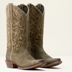 Ariat Women’s Boots Sz 8B Olive Suede Color 