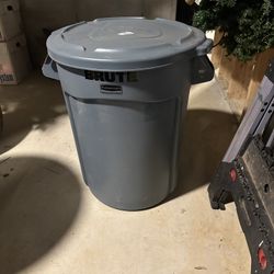 32 Gallon Rubbermaid Trash Can With Lid And Wheels 