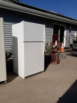 Refrigerator  Works Great Gets To 22  Degrees 