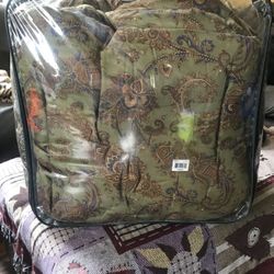 4 piece Queen sized blanket