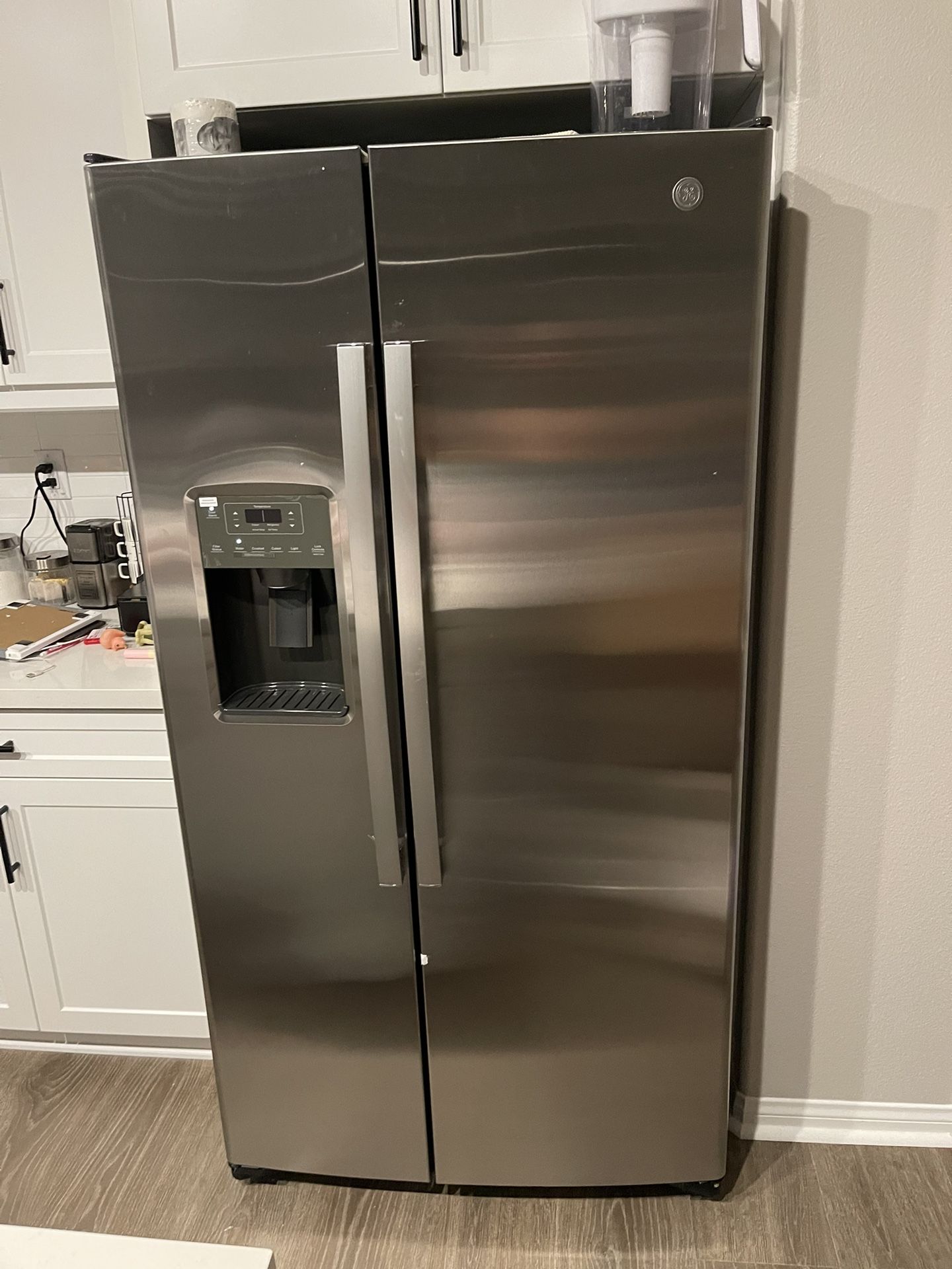 GE ENERGY STAR® 25.3 Cu. Ft. Side-By-Side Refrigerator