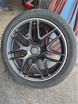 22" OEM Mercedes-Benz AMG G63 2024 Wheels + Pirelli Scorpion Tires