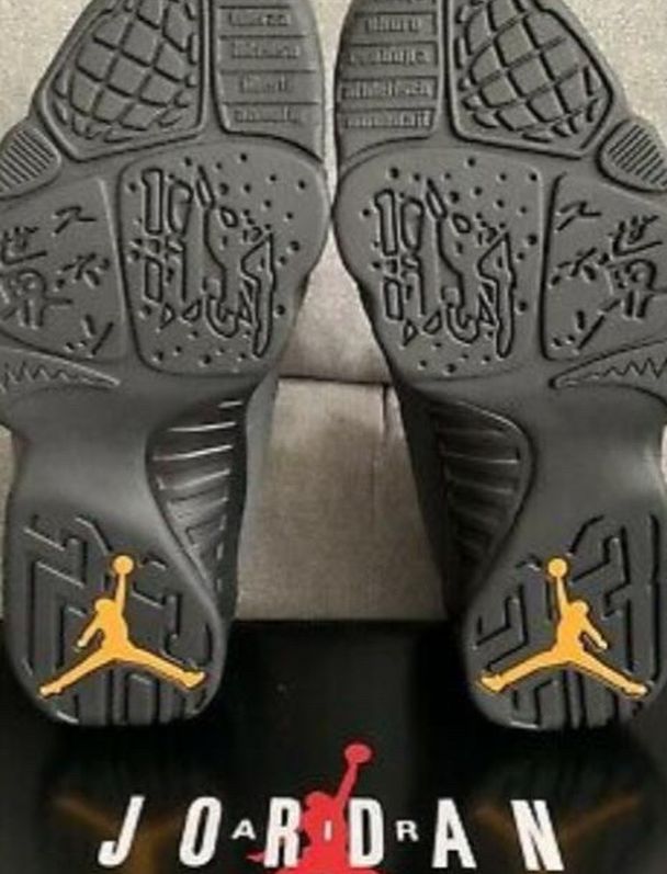 Nike Air Jordan Retro 9 Dark Chocolate University Gold Size 9.5