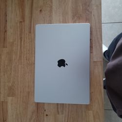 MacBook Pro M2 (2023) 16"