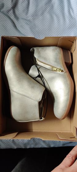 Girls boots size 2 brand new