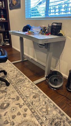 Tresanti Adjustable Height Desk