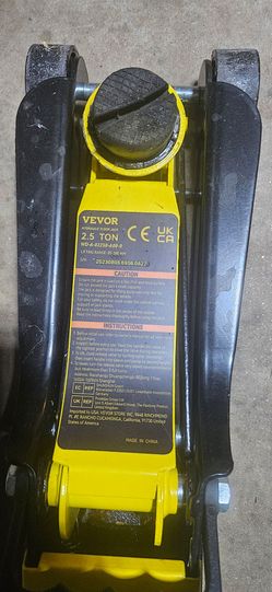 2.5 Ton jack and stands