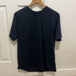 LARGE LULULEMON METAL VENT TECH T SHIRT TEE SHIRT NAVY BLUE