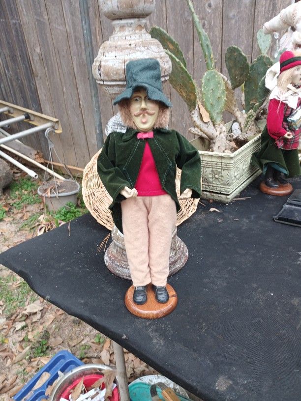Vintage Christmas Caroler