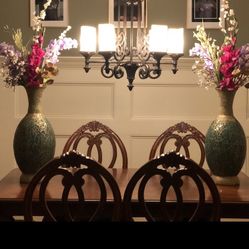 Full Comfortable Dining Room (Seats 8)