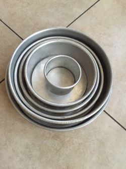 Cake pans