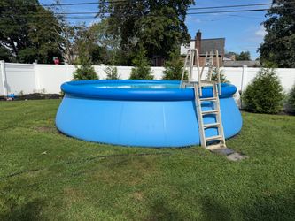 Intex 18’ x 48” Easy Set Pool – Model 26175EH – Excellent Condition
