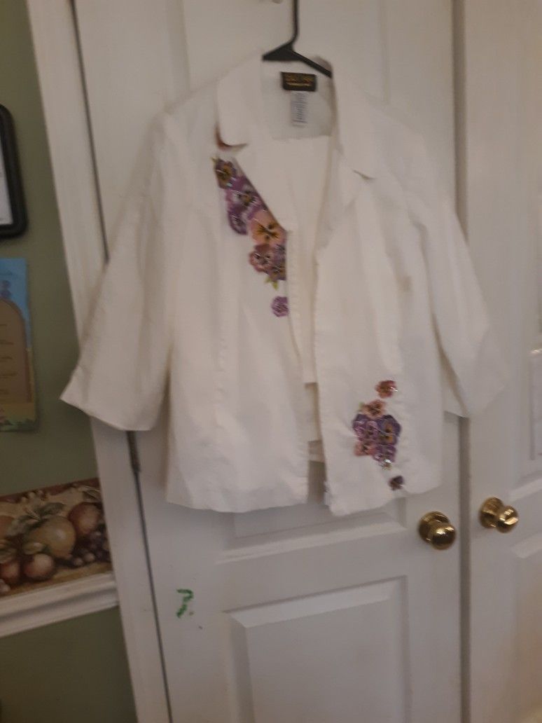 Bob Mackie 2 PC. Wearable Art White With Pancies