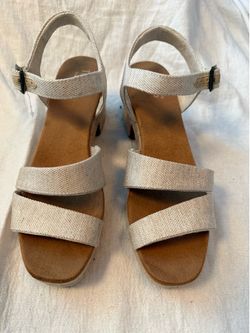 TOMs sandal beige cream color size 10 US