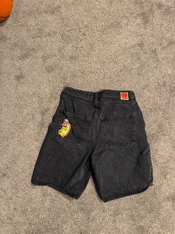 Black empyre spray can jorts