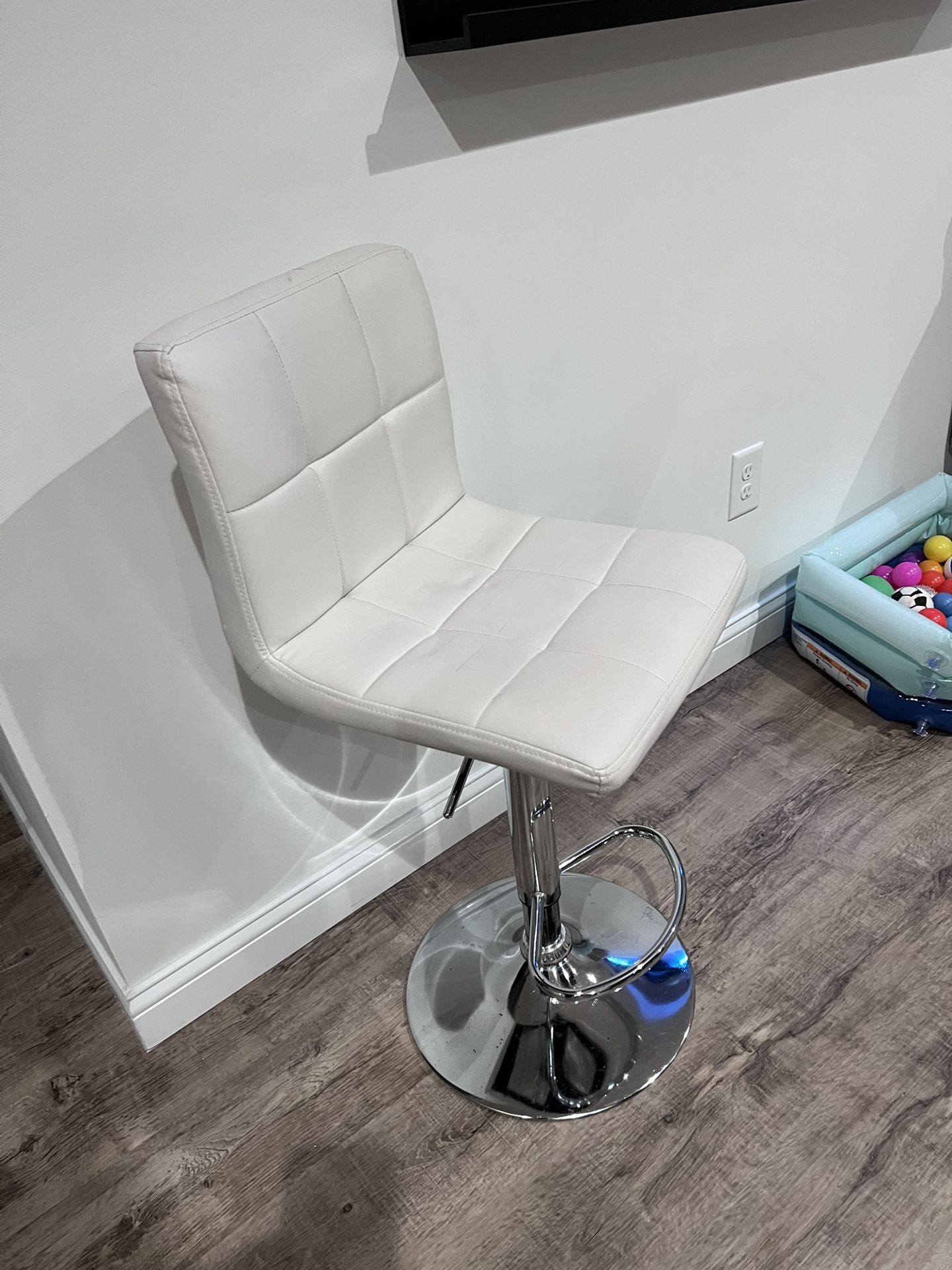 Cosmetology / Hair Stylist Kit + Salon Chair – Everything Included