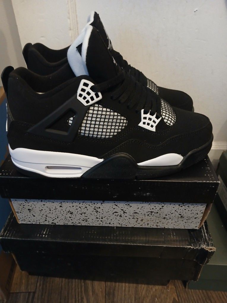 Air Jordan 4s Size 10.5