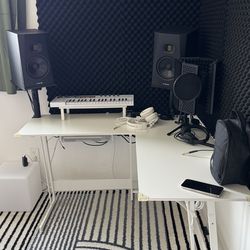 White Minimal Desk – Compact Workstation