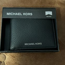 NEW MICHAEL KORS BILFOLD WALLET