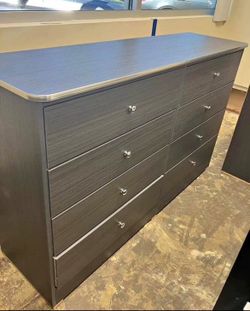 Eight drawers dresser