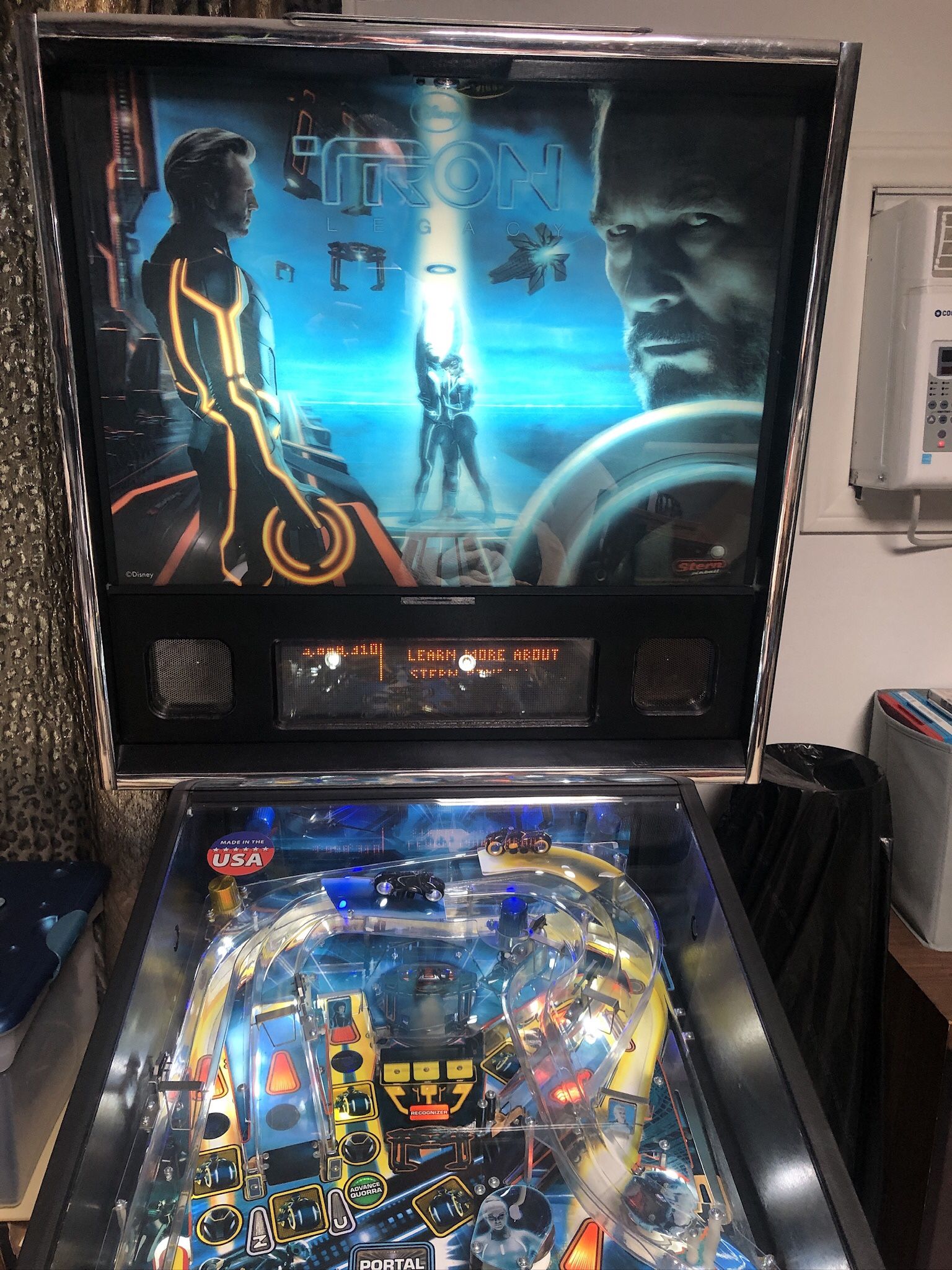 TRON Legacy pro Stern Pinball