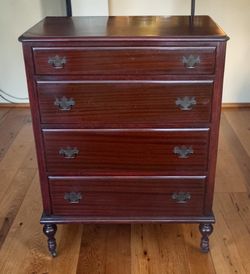 Beautiful Antique 4 Drawer Solid Mahogany Chest of Drawers Dresser - 34x18x46 ½”