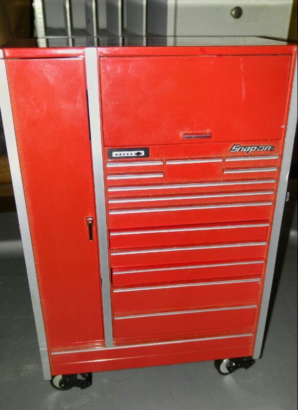Snap On Tools KR7100C Miniature Rolling Toolbox Bank Red 1/8 Scale