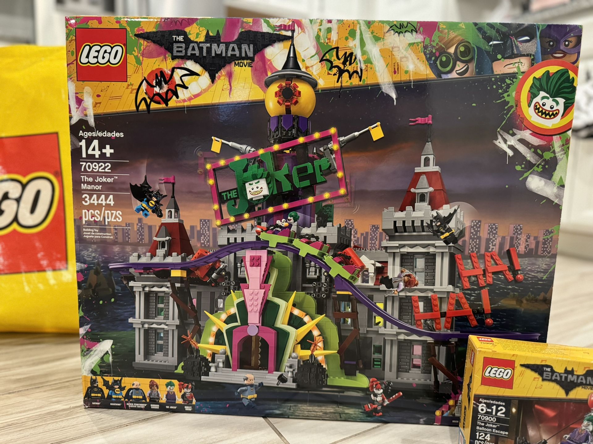 LEGO Batman Movie 70922 The Joker Manor New Factory Sealed - Comes with extras!