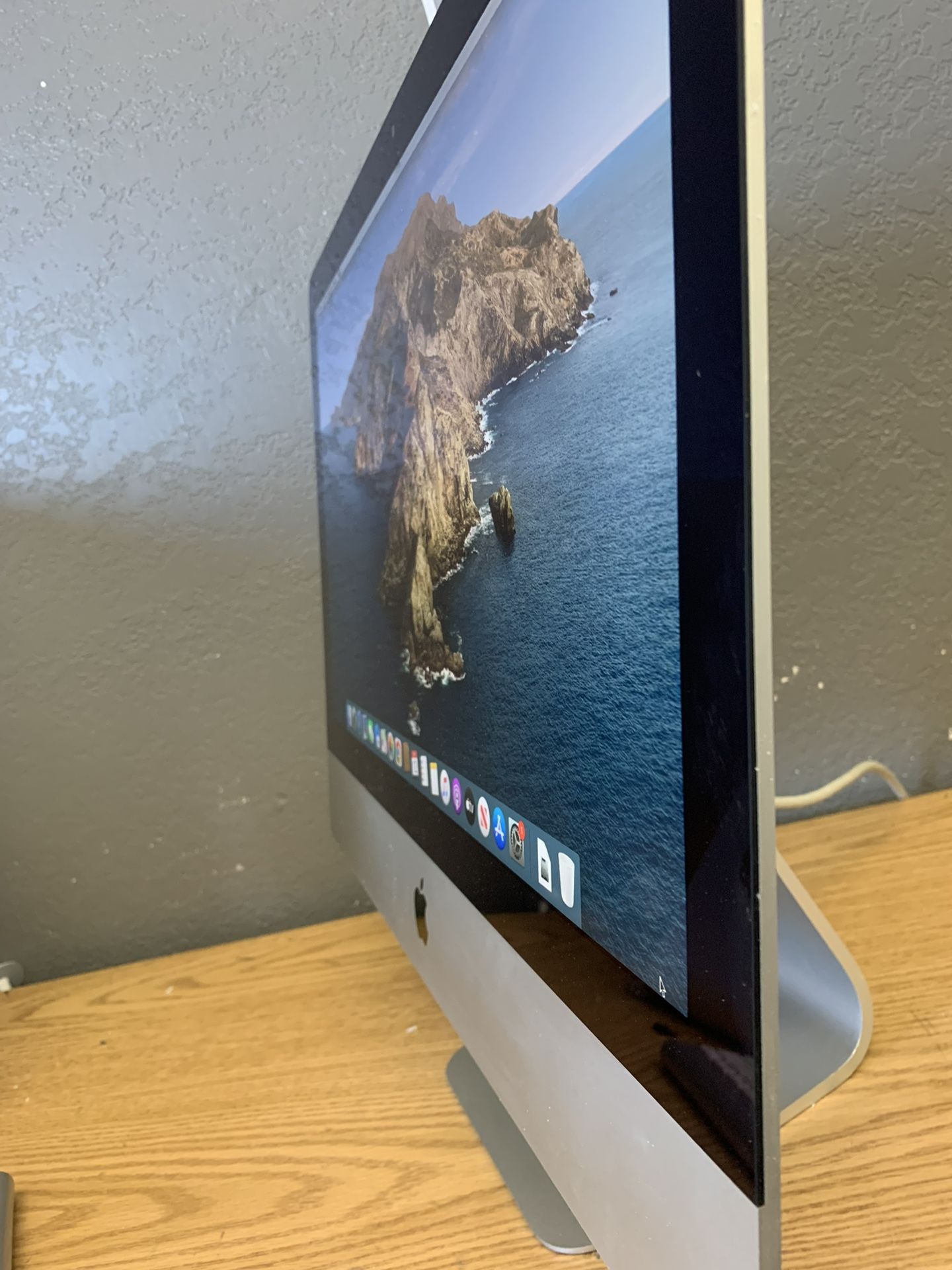 iMac 21.5 inches Mac OS Catalina