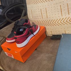 Jordan 1 Low Reverse Bred . Size 6 1/2