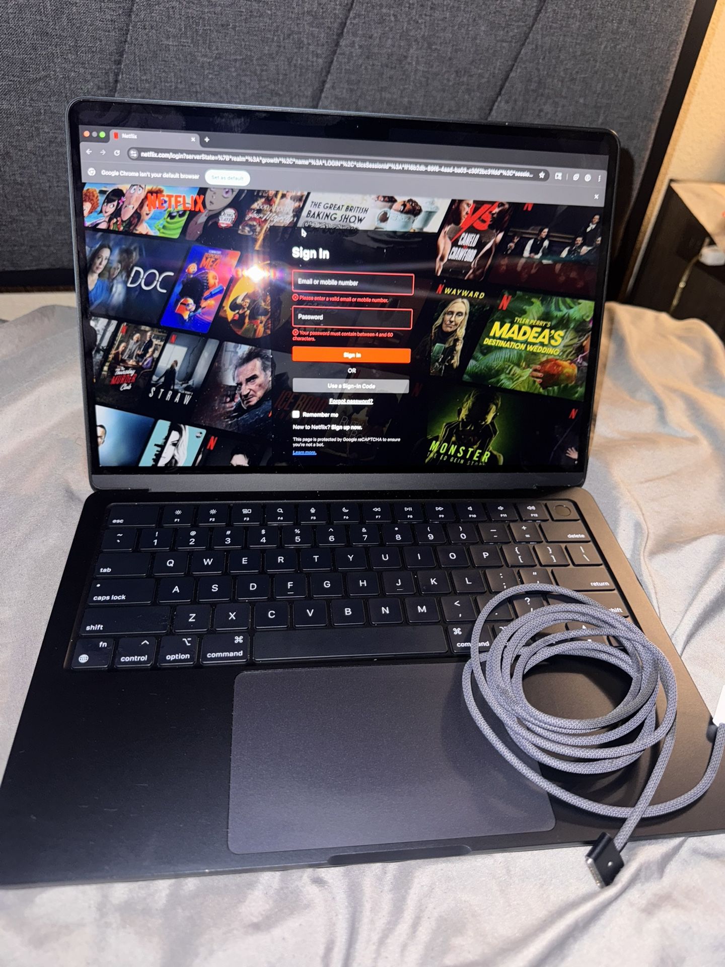💻 MacBook Air M2 (2022) – 13.6” | 8GB RAM | 256GB SSD | Space Gray | Excellent Condition