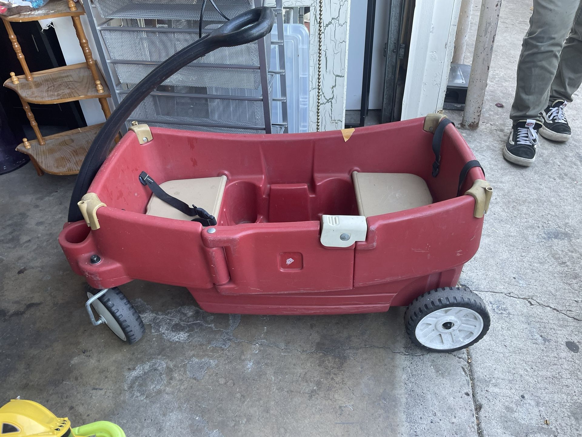 BEAUTIFUL WAGON AND REALLY GOOD CONDITIONS