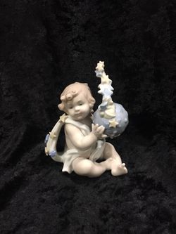Lladro "A New Beginning" #6831 4 1/4" x 4"