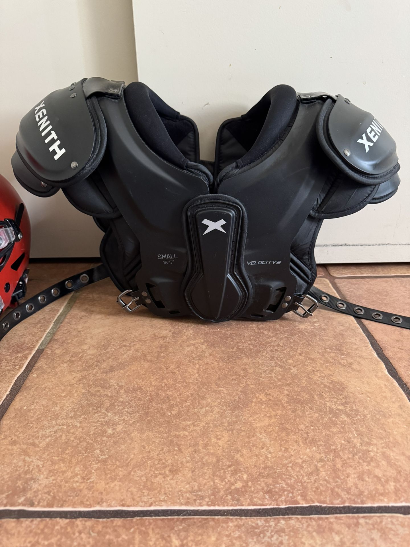 Xenith Velocity 2 Shoulder Pads Adult Small 16-17
