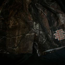 ee Shorts 