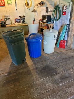 Trash cans and miscellaneous items