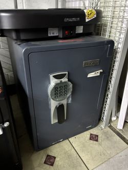First Alert Digital Safe (closed)
