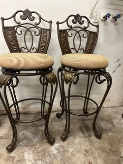 Set of 4 Swivel Metal Bar Stools