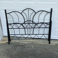 Wrought Iron Style headboard & Footboard For Twin bed (2pieces) Hood Condition
