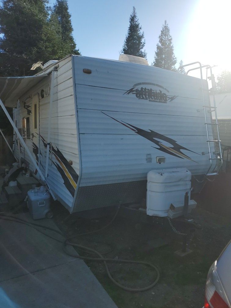 2005 Toy Hauler RV