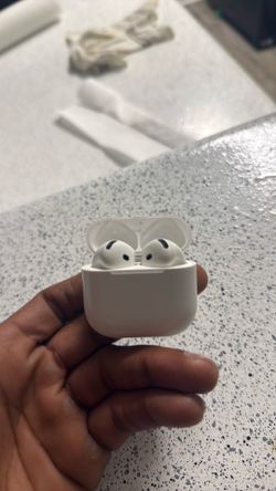 Air pods 4th gen barely used