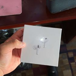 AIRPODS 