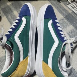 Women’s Size 7.0 VANS Old Skool Shoes Carnival Color Design Hardly Worn Very Clean