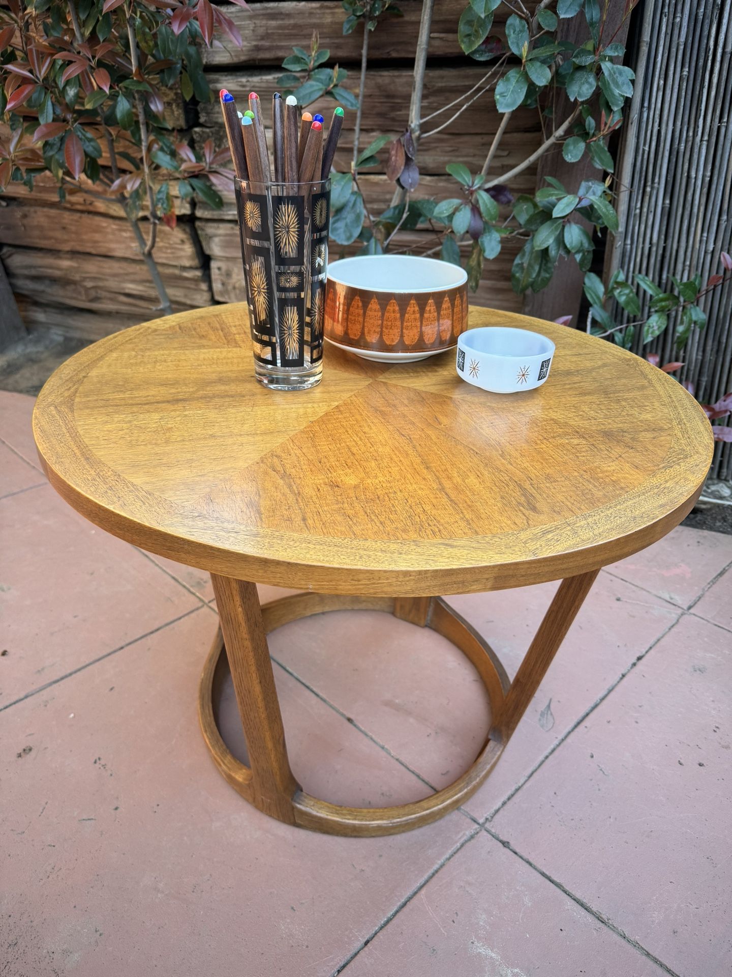 Lane Round Side Table/ Coffee Table 