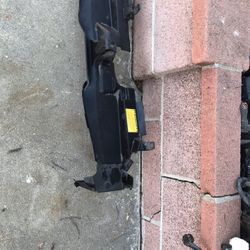 RADIADOR PLÁSTIC COVER 2012-2017 TOYOTA PRIUS “”” C””” Used