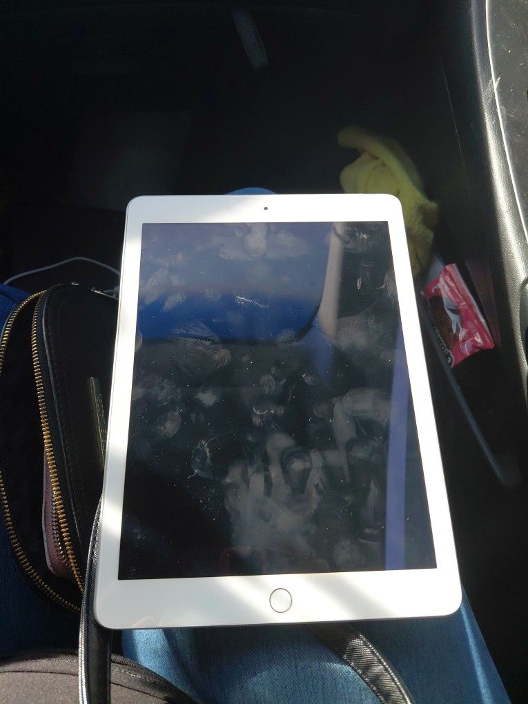 ***Locked*** For Parts Only. Ipad A1823.